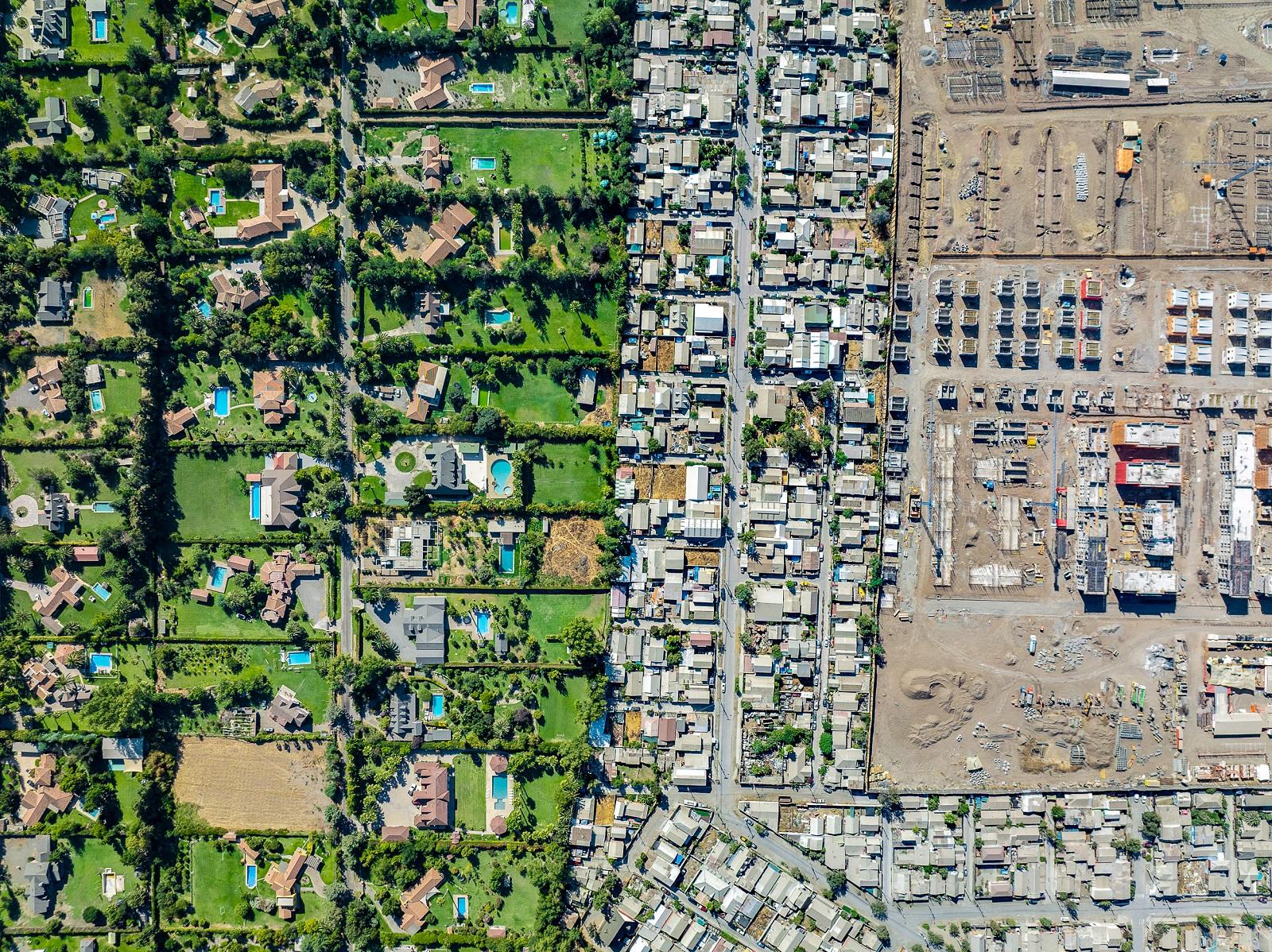 Unequal Scenes Chile the edge of the expanding city of Santiago is a mix of working class, informality, and wealth