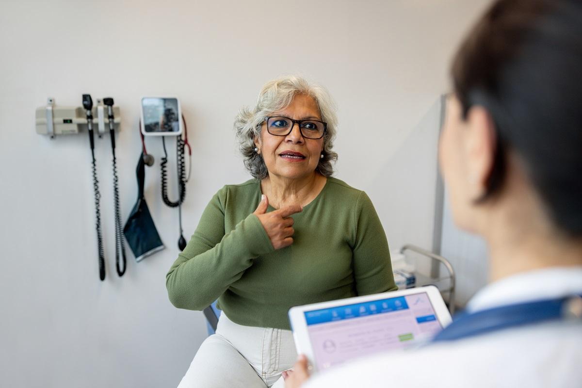 Older woman explaining her symptoms to a doctor