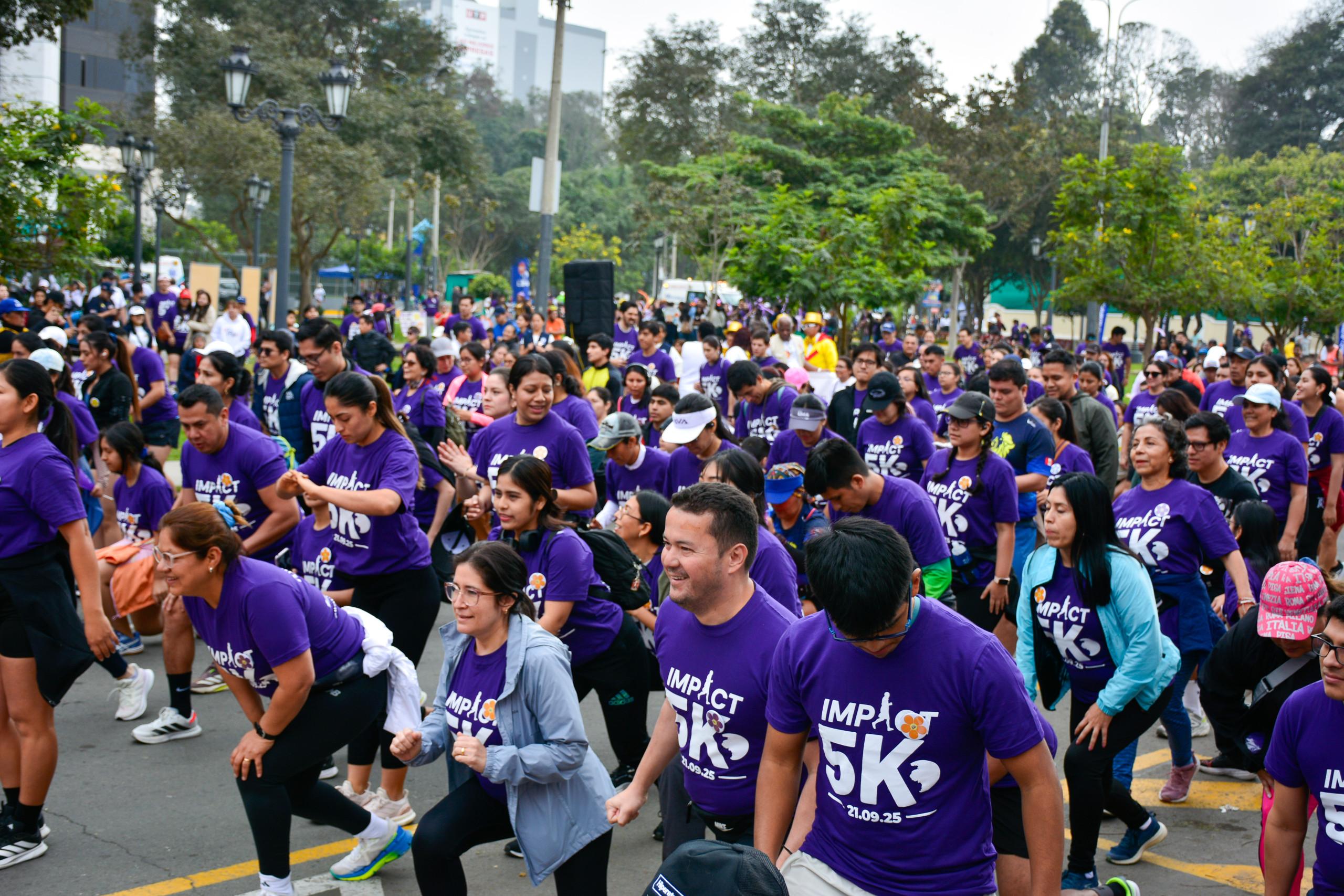 Participants gather at the start of the IMPACT 5K for Brain Health in Lima.