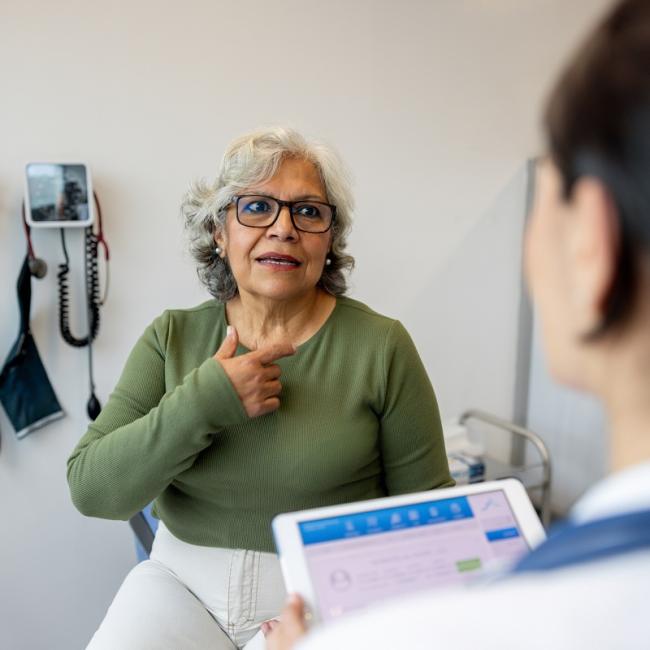 Older woman explaining her symptoms to a doctor