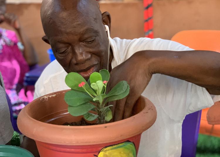 Bloom garden project people planting