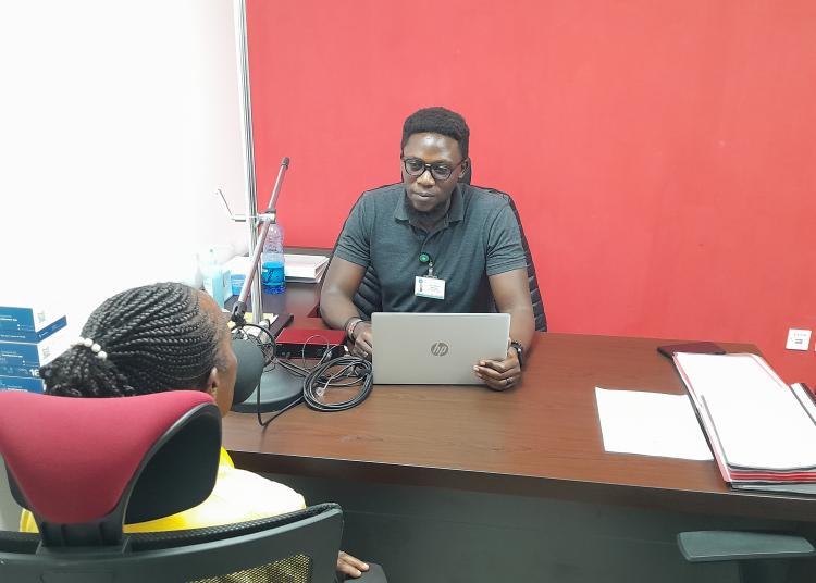 A Kenyan neuropsychologist collects speech samples from a patient using TELL in a memory clinic in Nairobi.