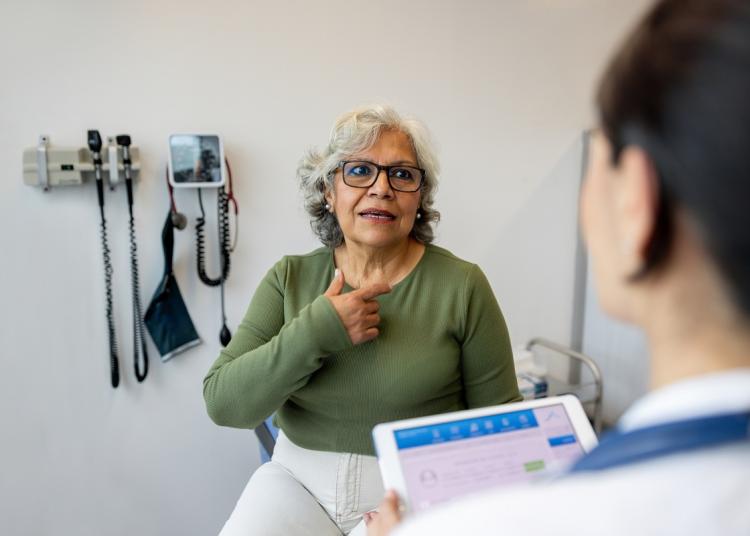 Older woman explaining her symptoms to a doctor
